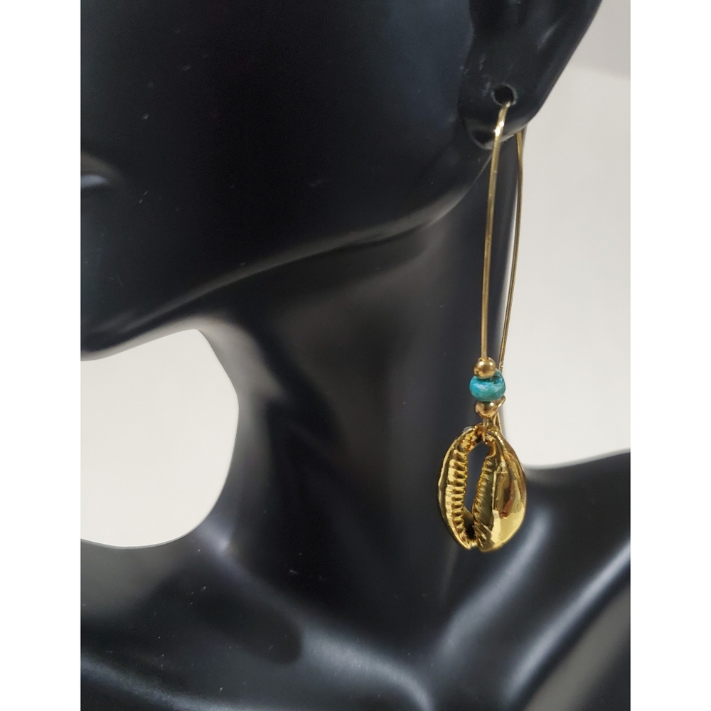 Cowrie Shell NWT Beaded Earrings